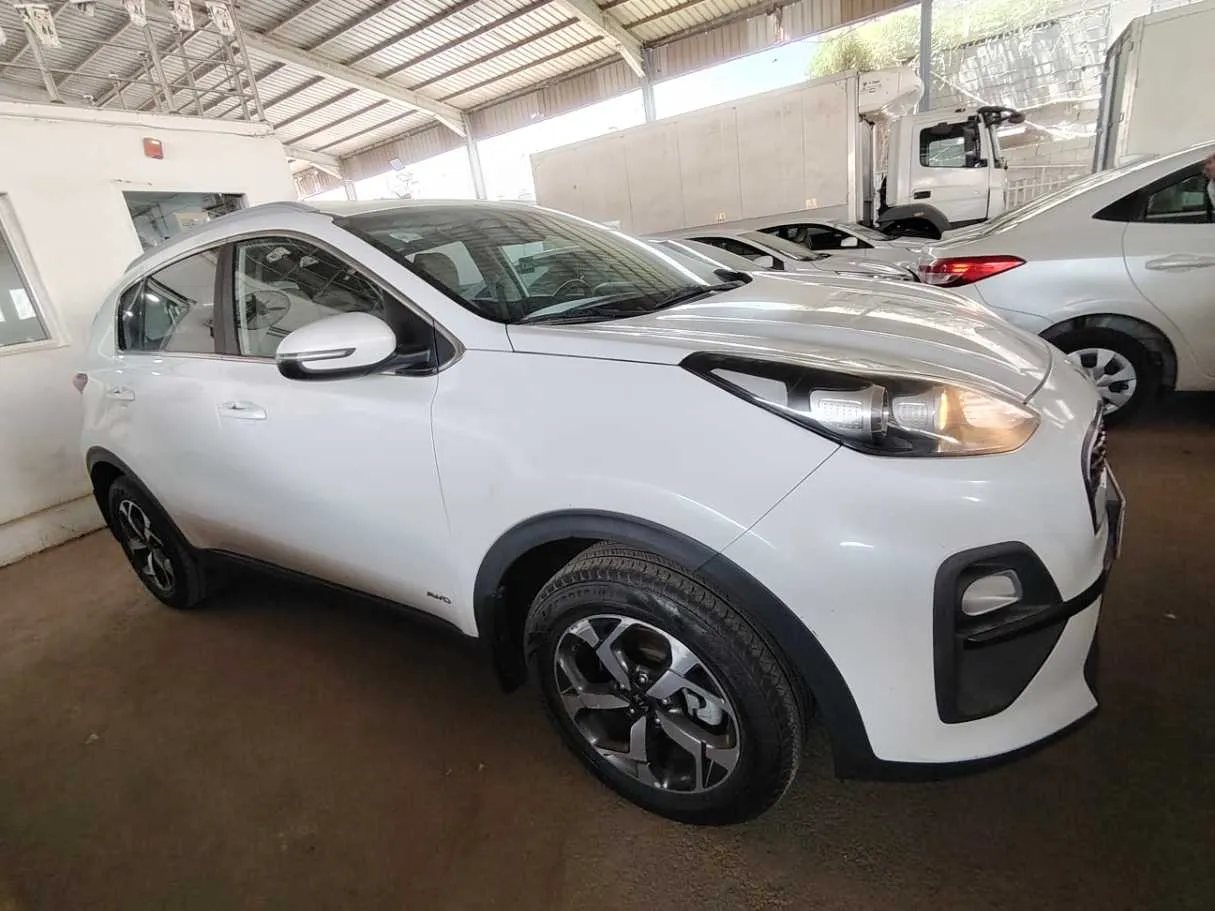 Car image 4
