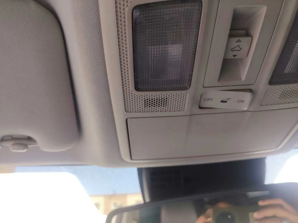 Car image 24
