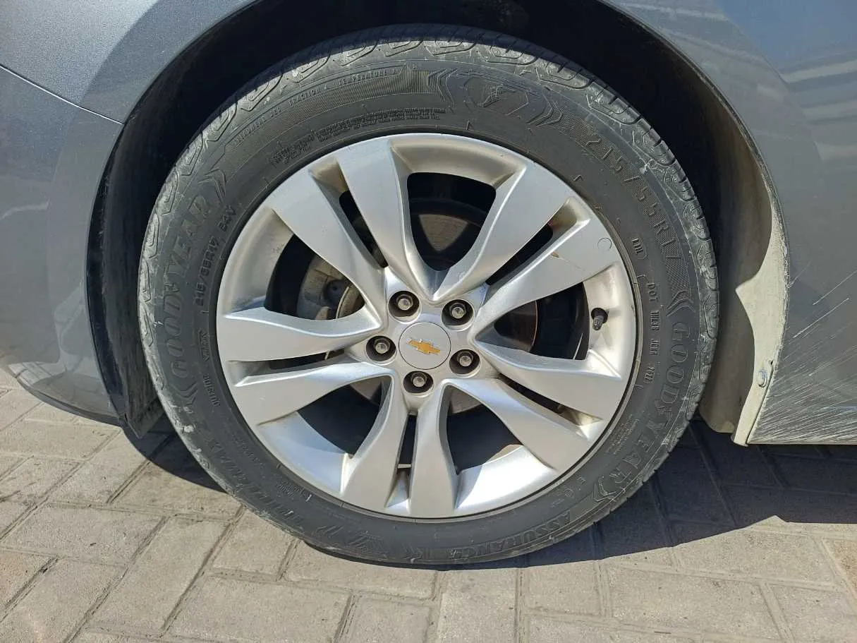 Car image 9