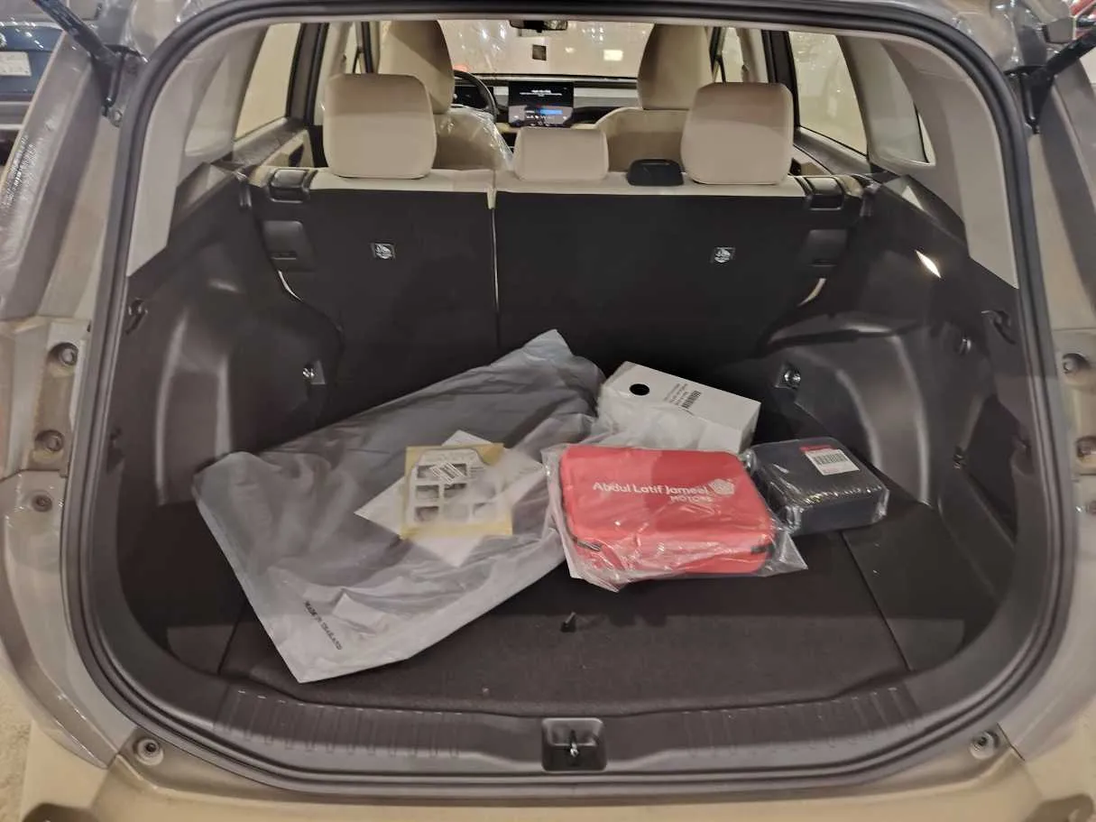 Car image 30