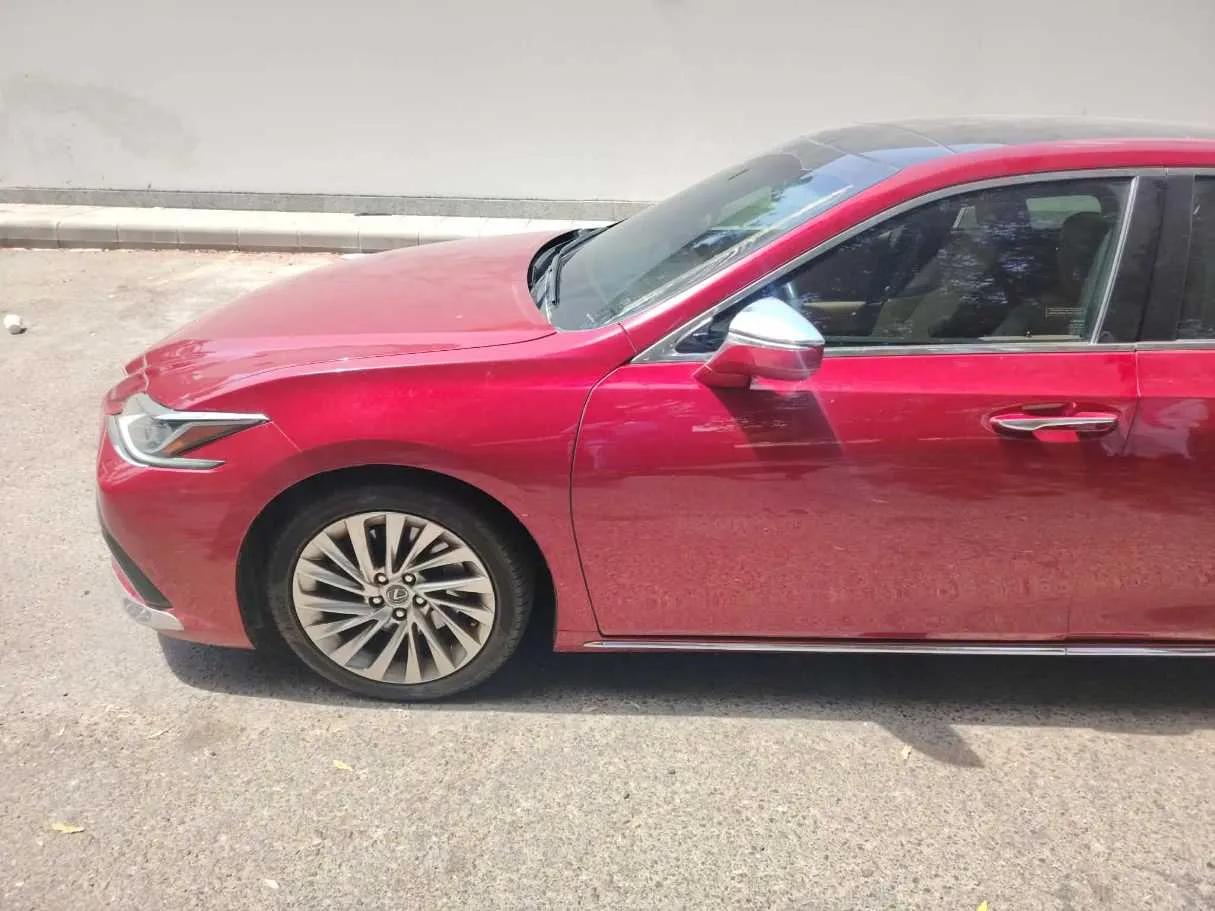 Car image 9