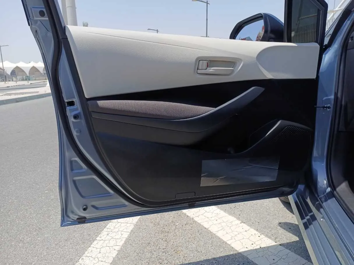Car image 10
