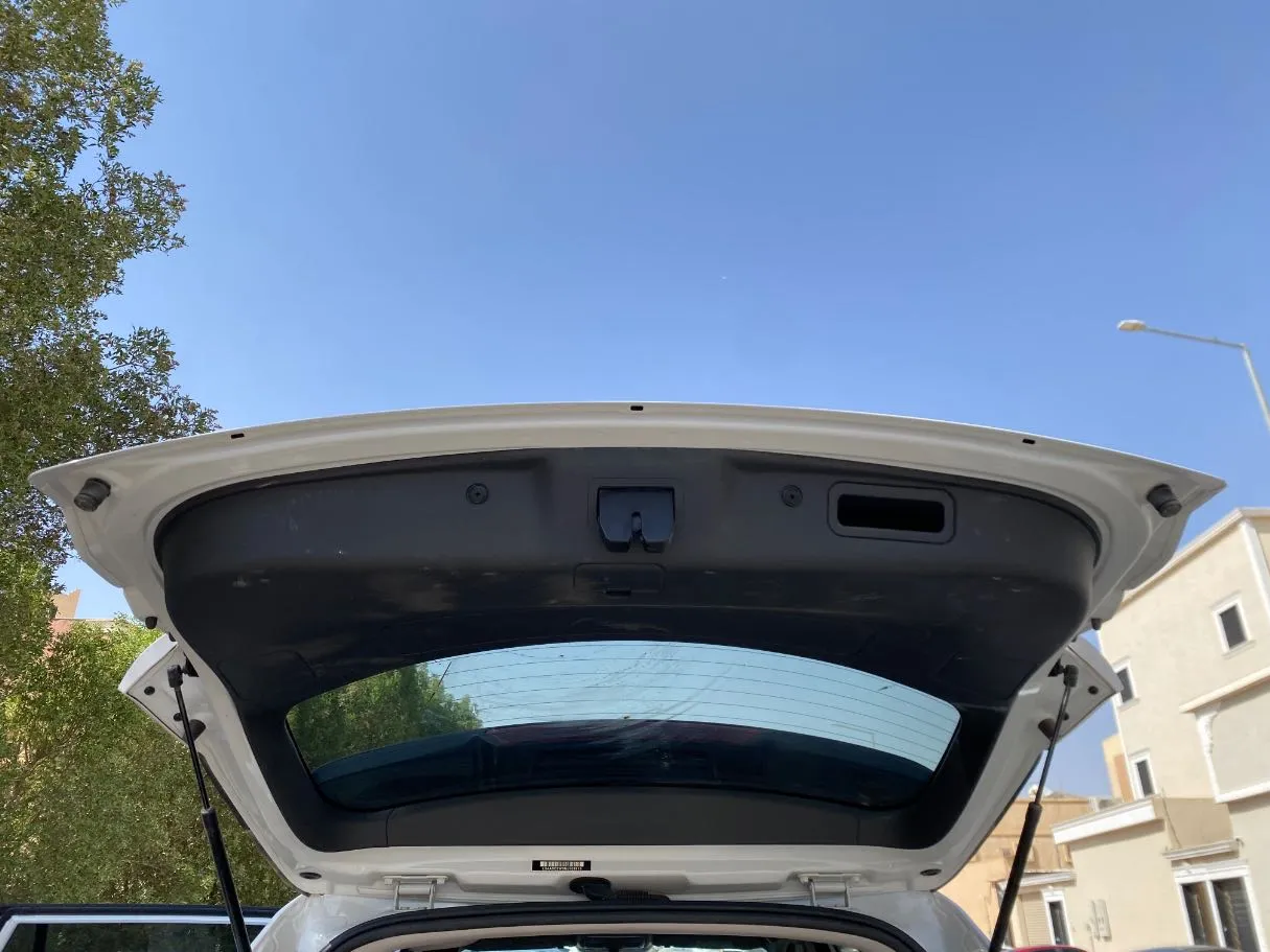Car image 21