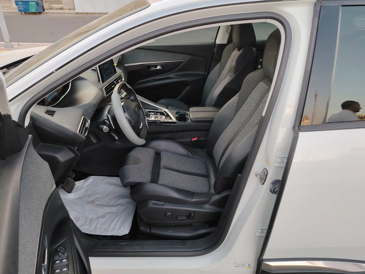 Car image 13