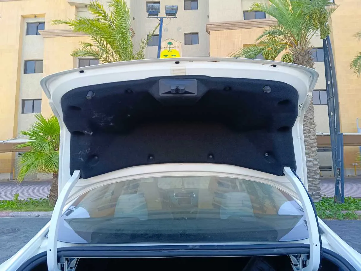 Car image 29