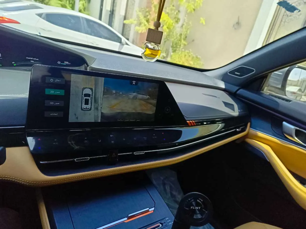 Car image 27
