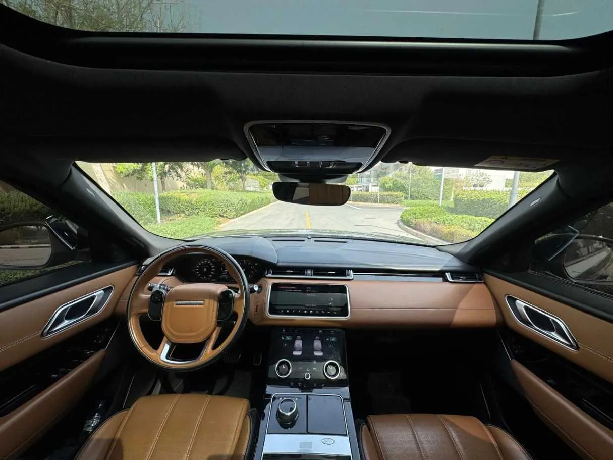 Car image 10