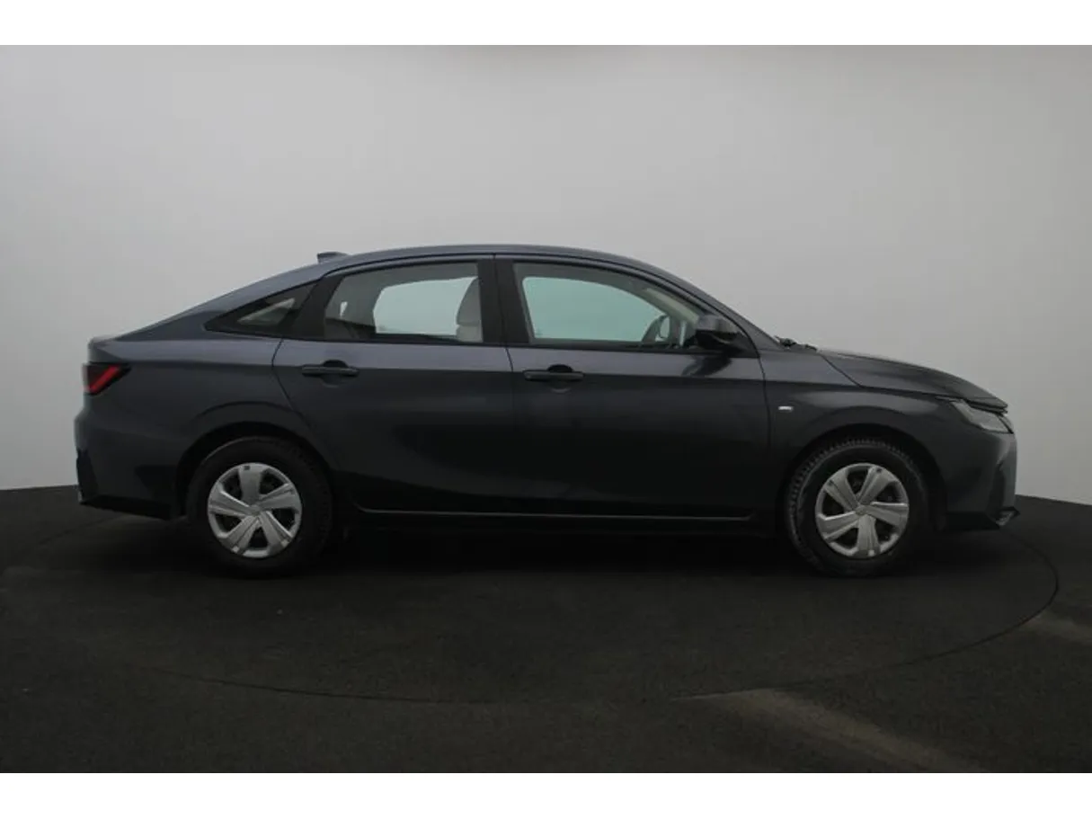 Car image 13