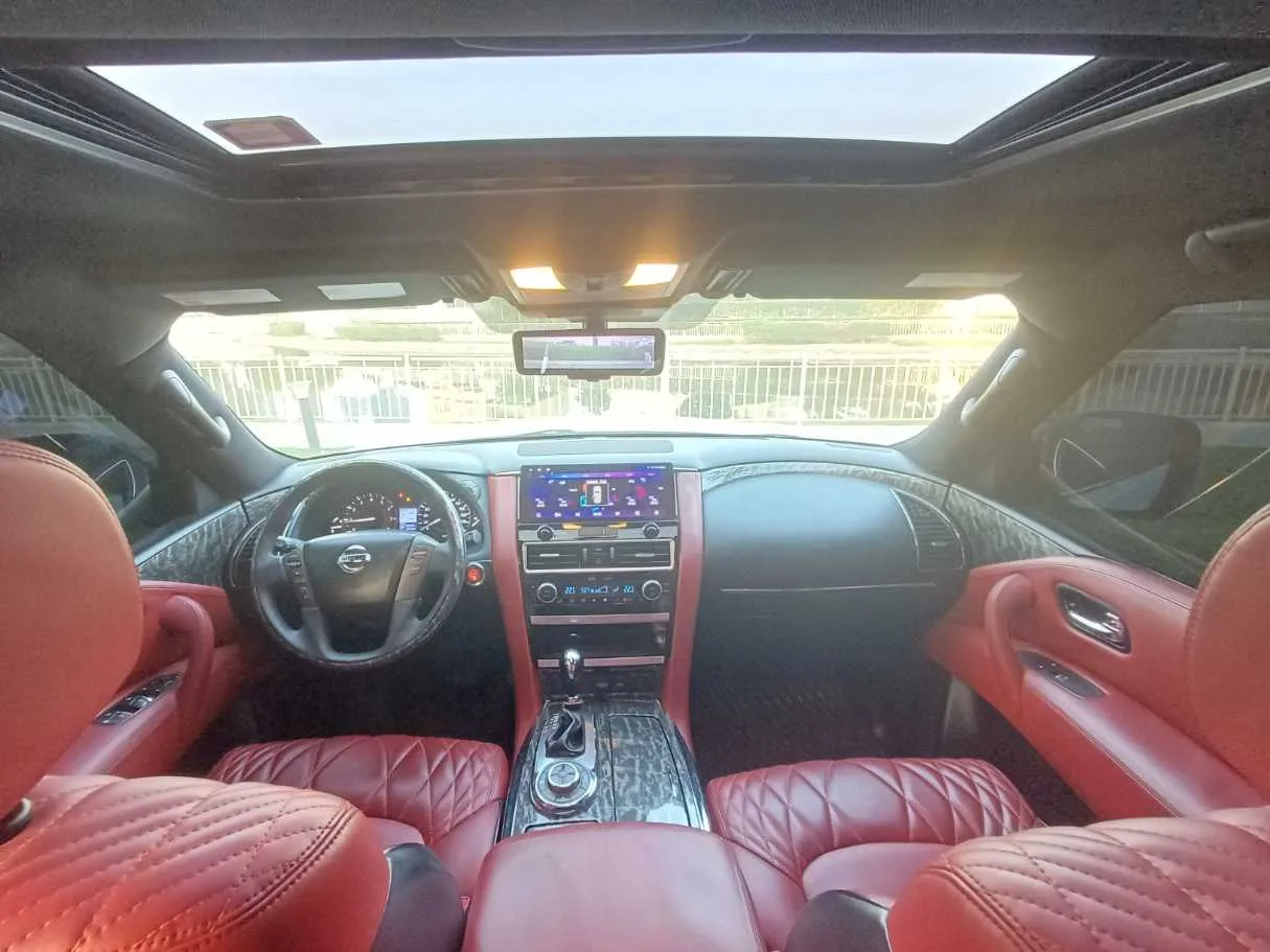 Car image 14