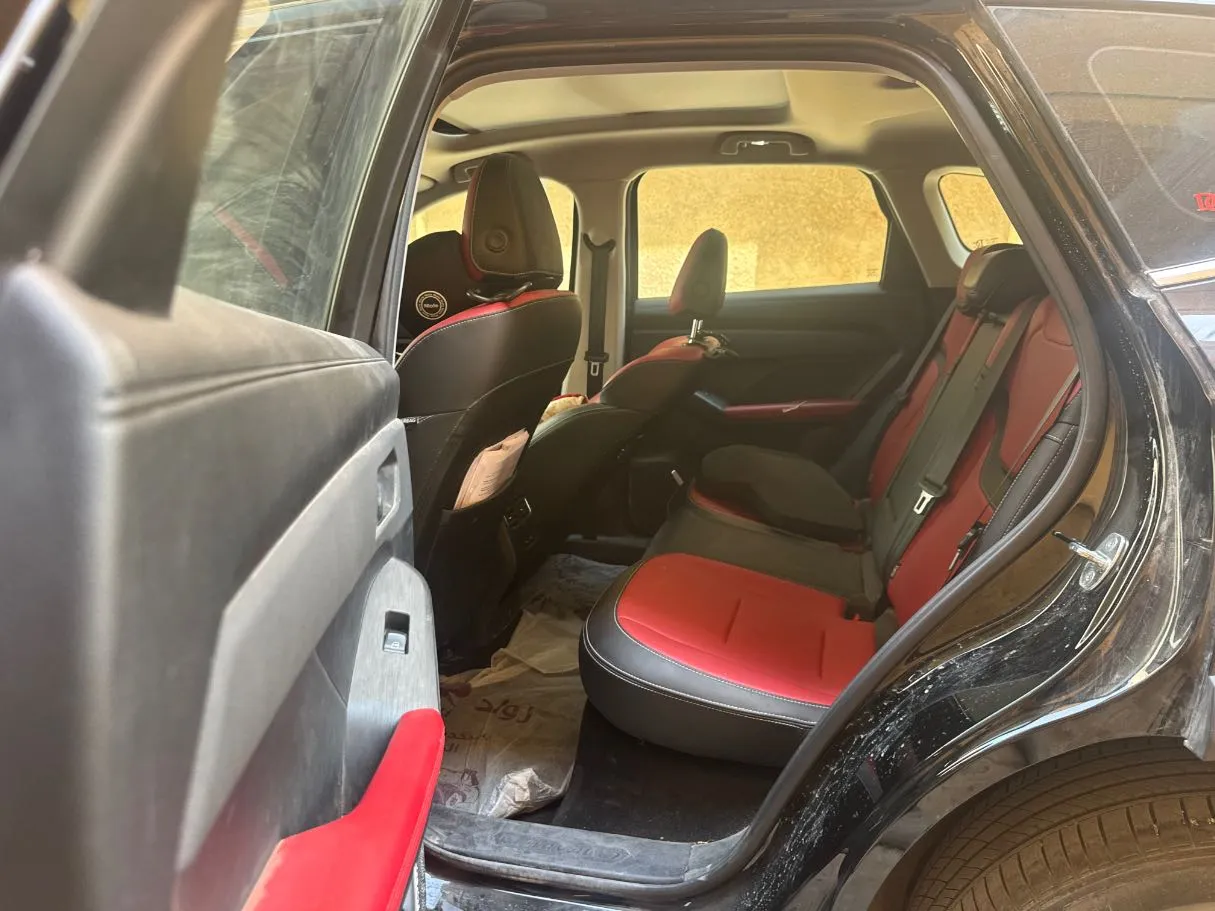 Car image 13