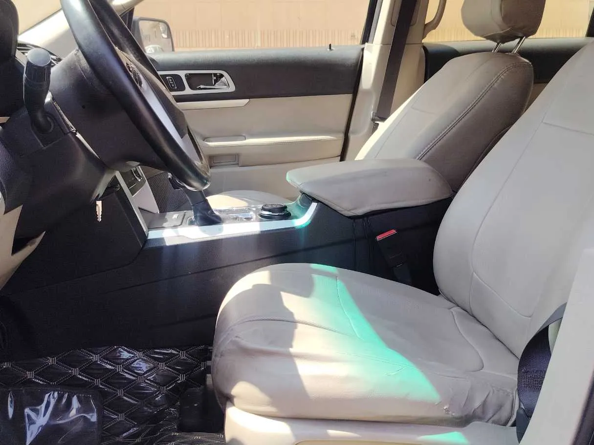 Car image 12