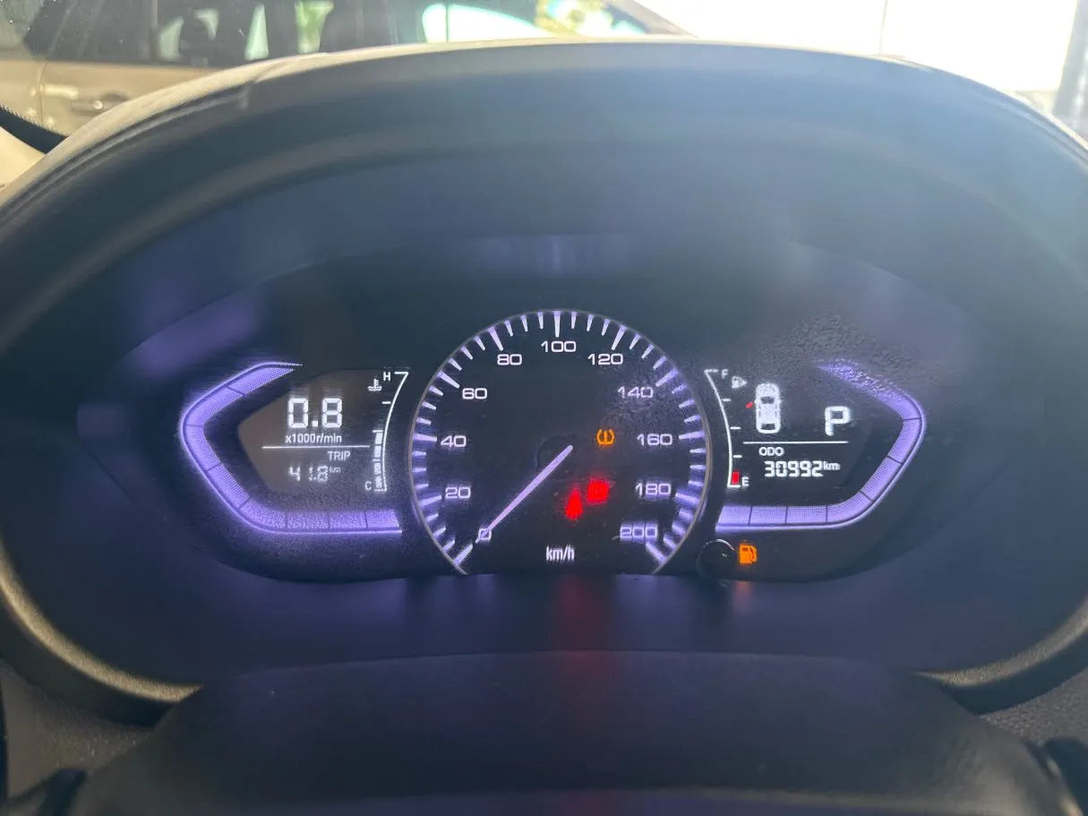 Car image 11