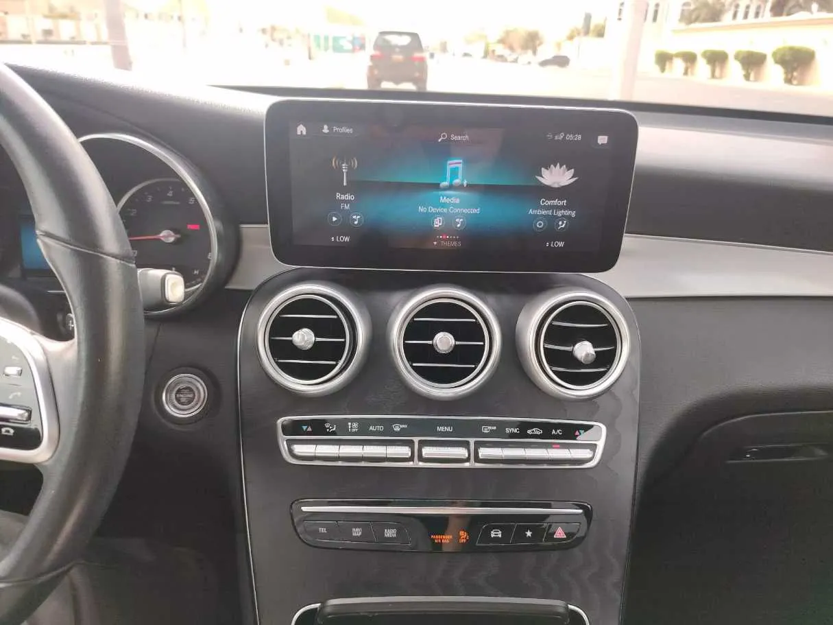 Car image 25