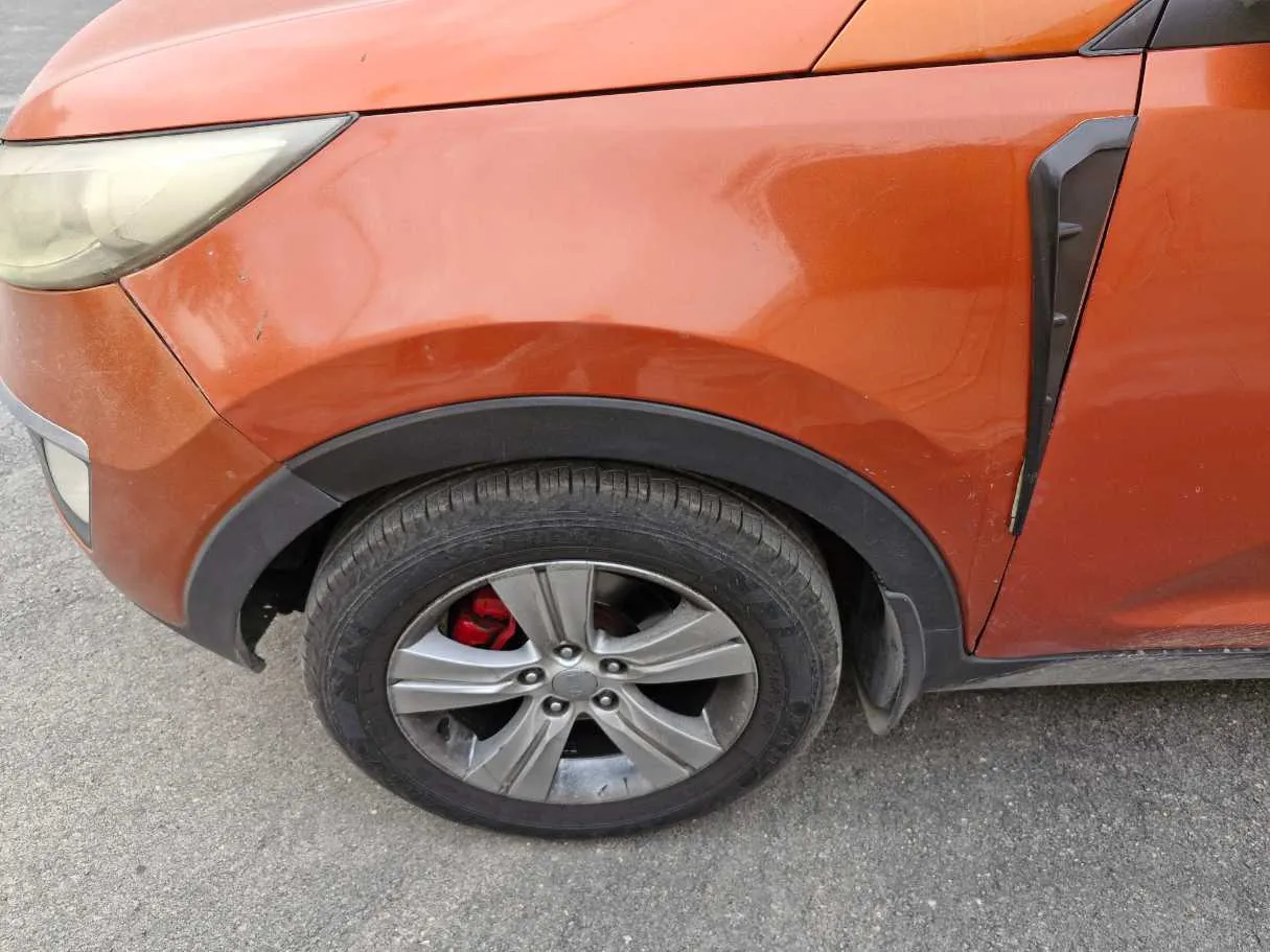 Car image 9