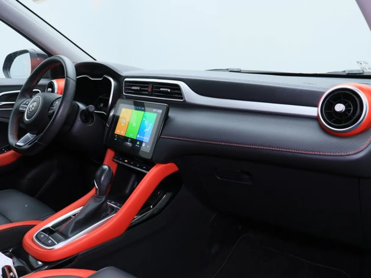 Car image 10
