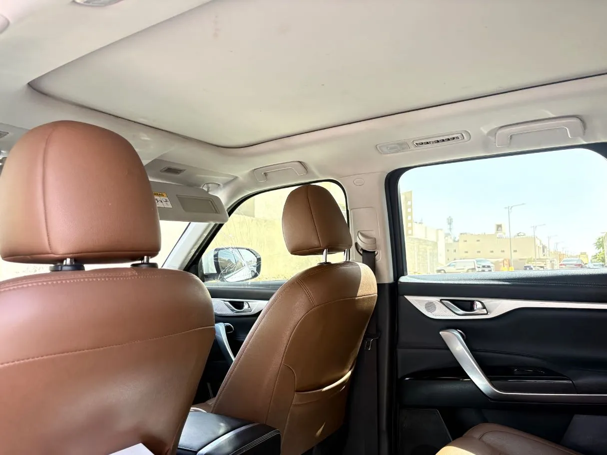 Car image 17