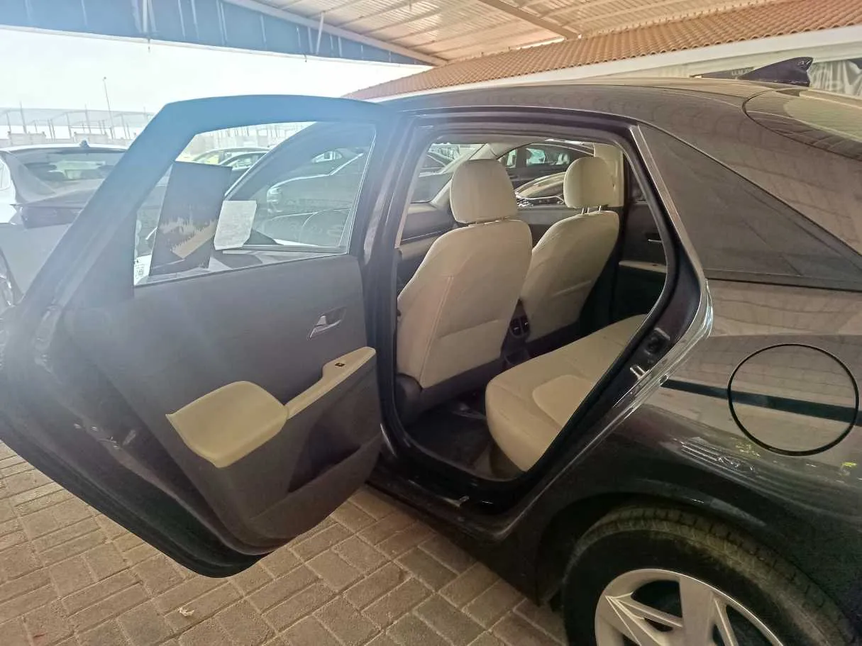 Car image 21