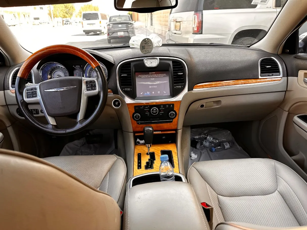 Car image 17