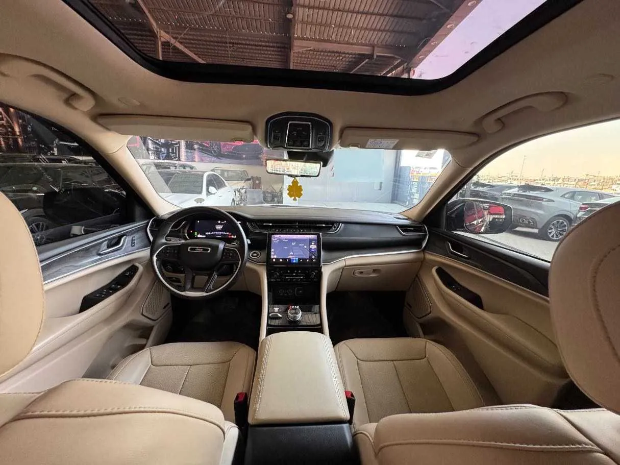 Car image 15