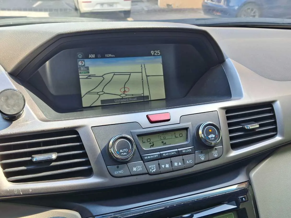 Car image 18