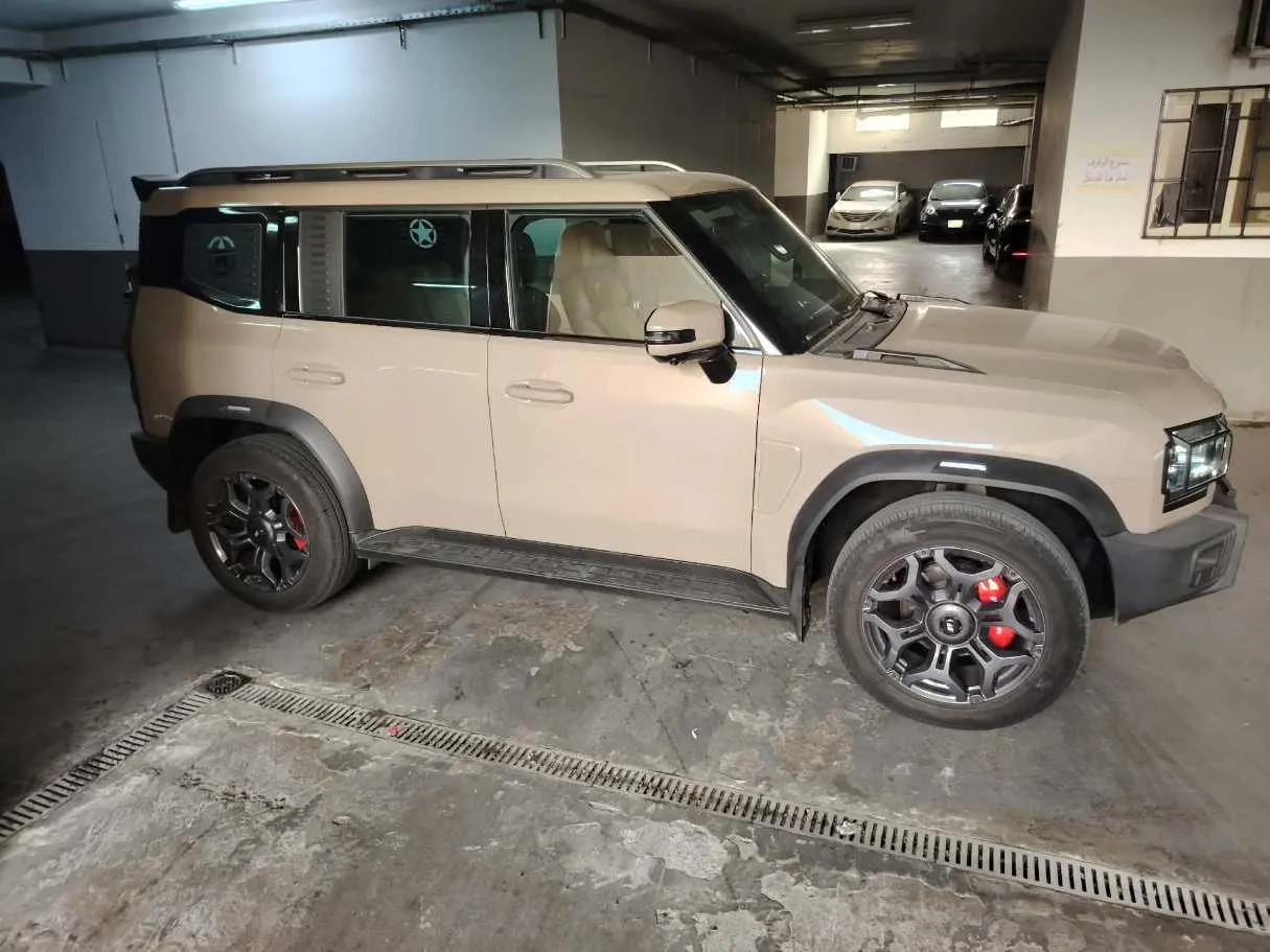 Car image 4