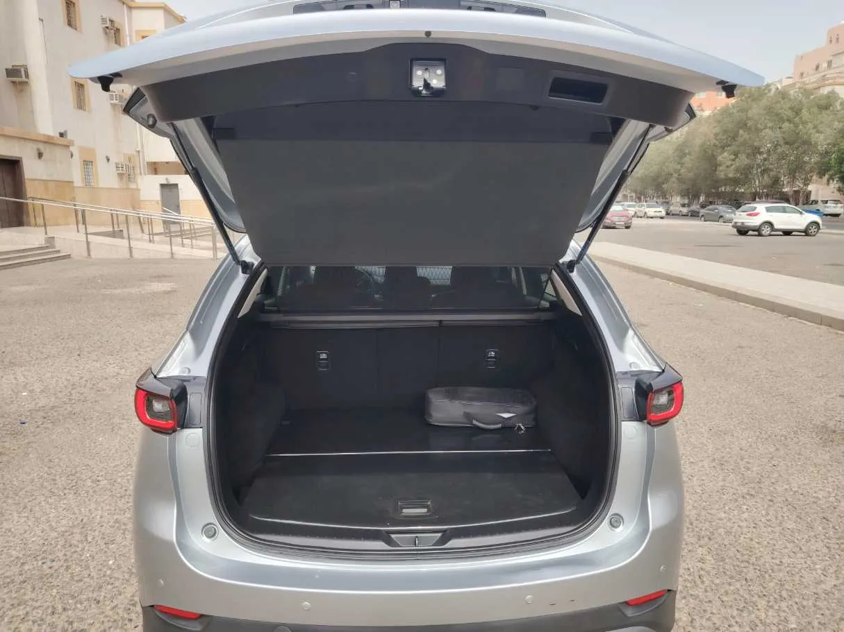 Car image 24