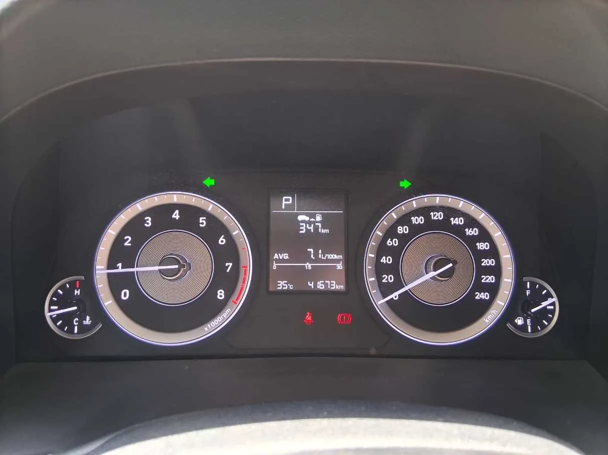 Car image 18