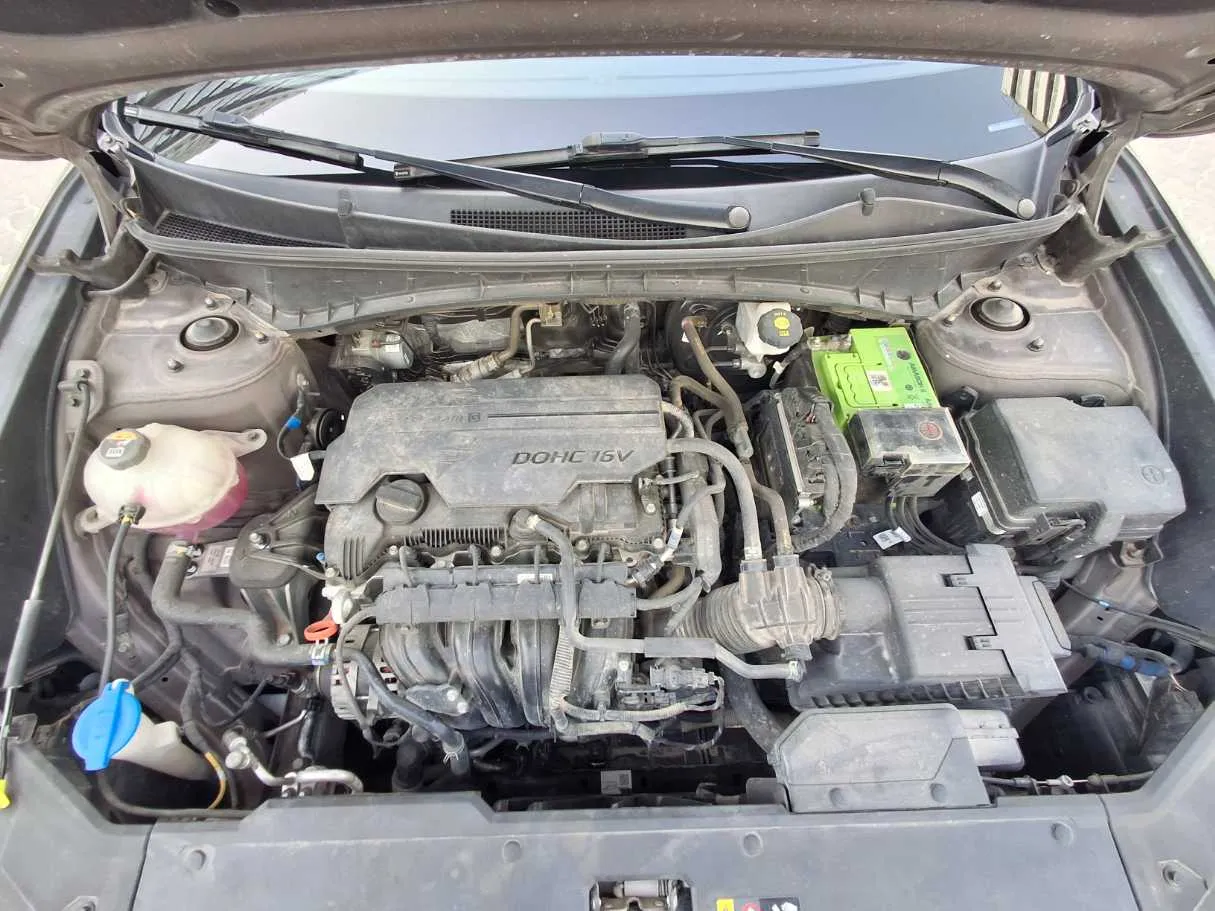 Car image 18