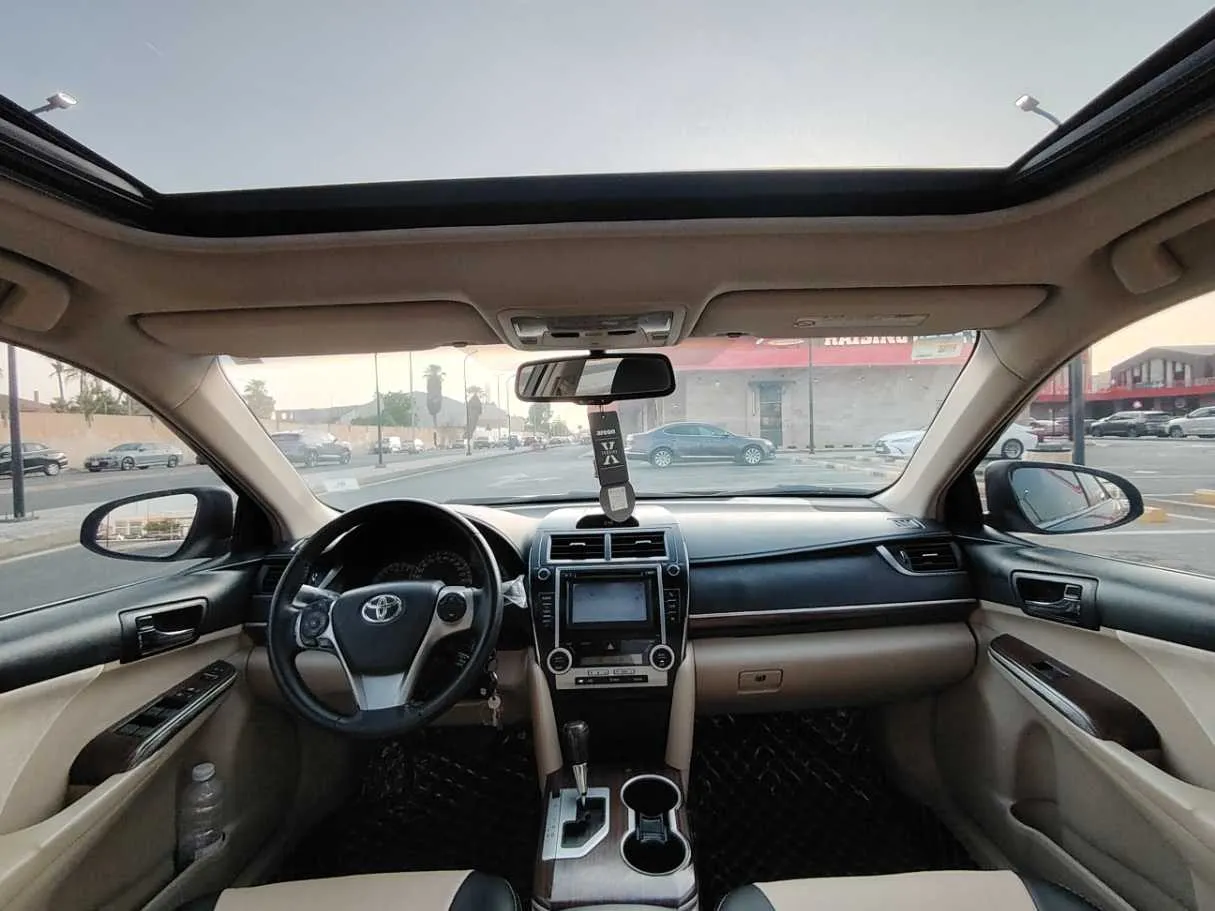 Car image 17