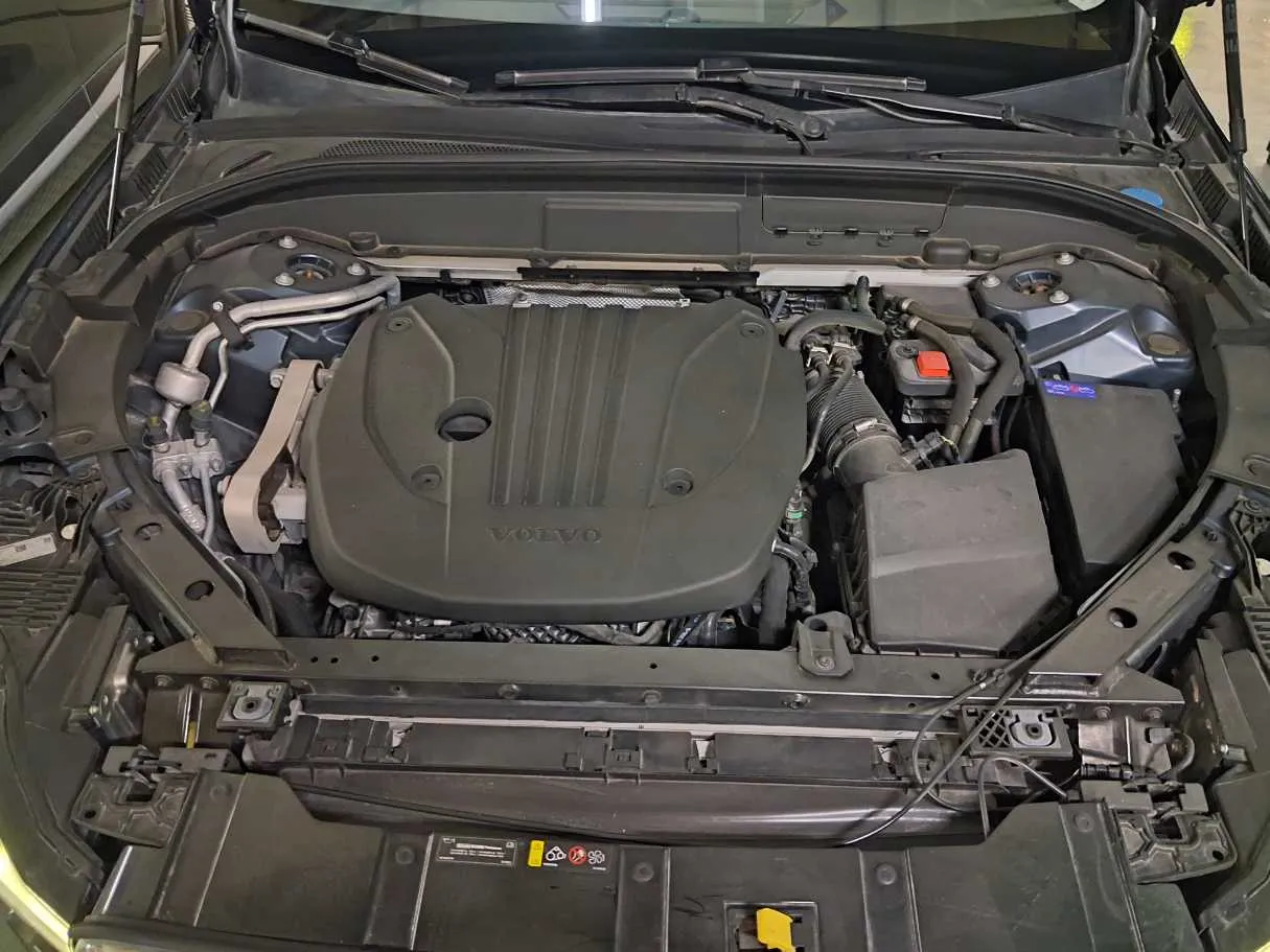Car image 19
