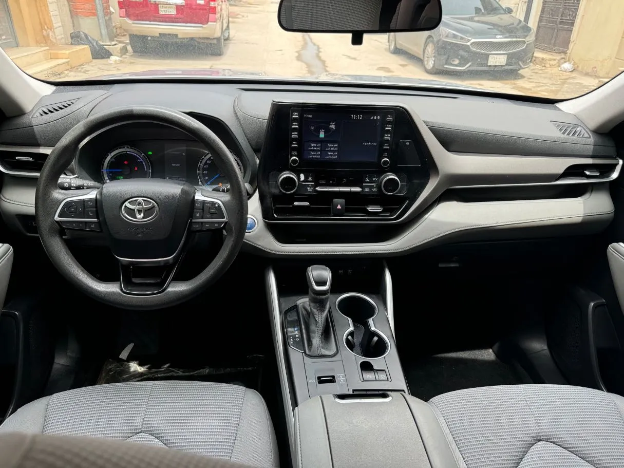 Car image 15
