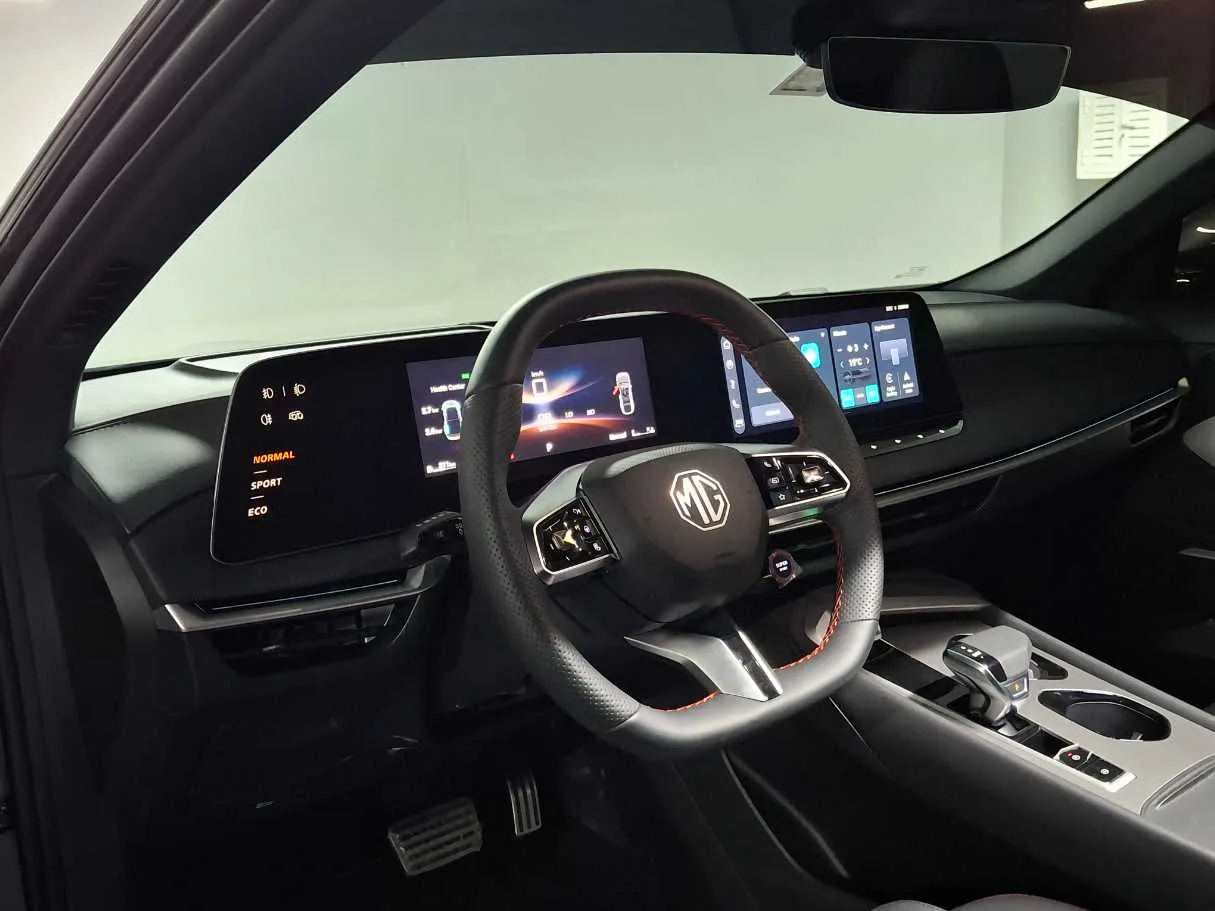 Car image 11