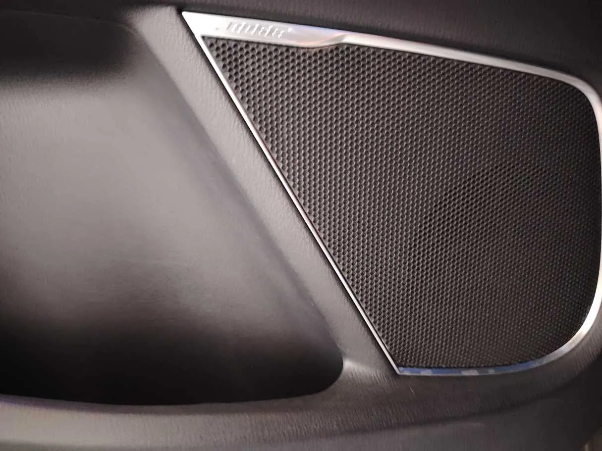 Car image 29