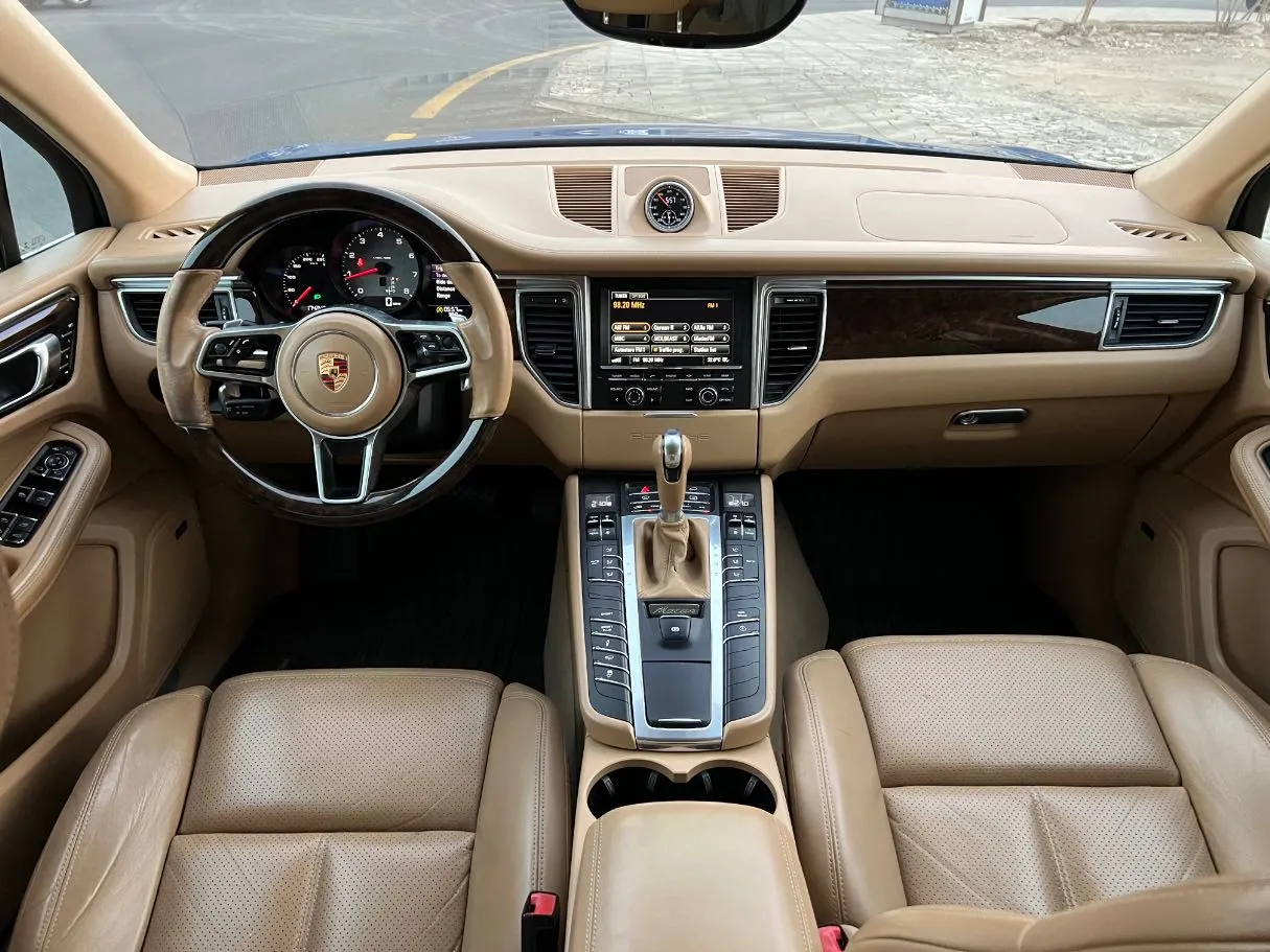 Car image 15