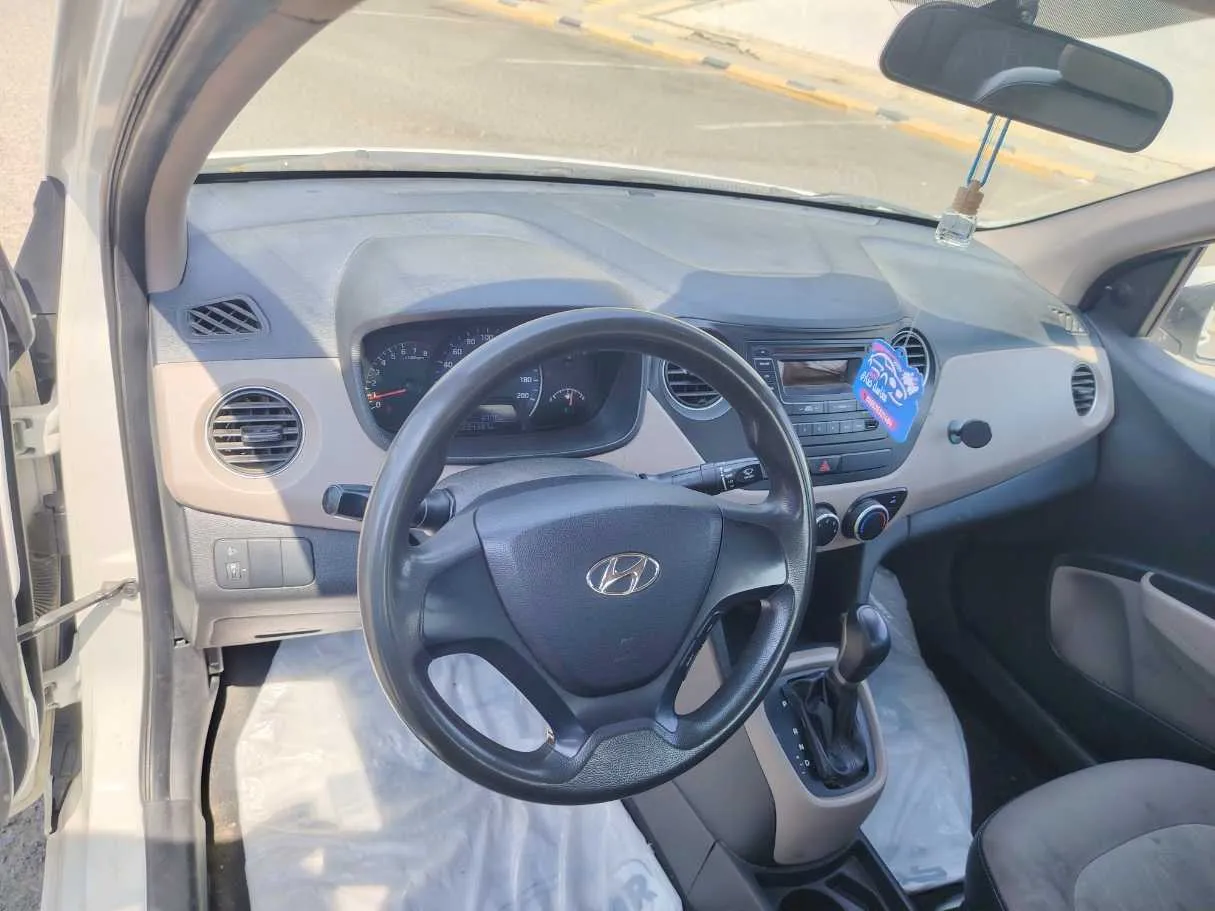 Car image 13