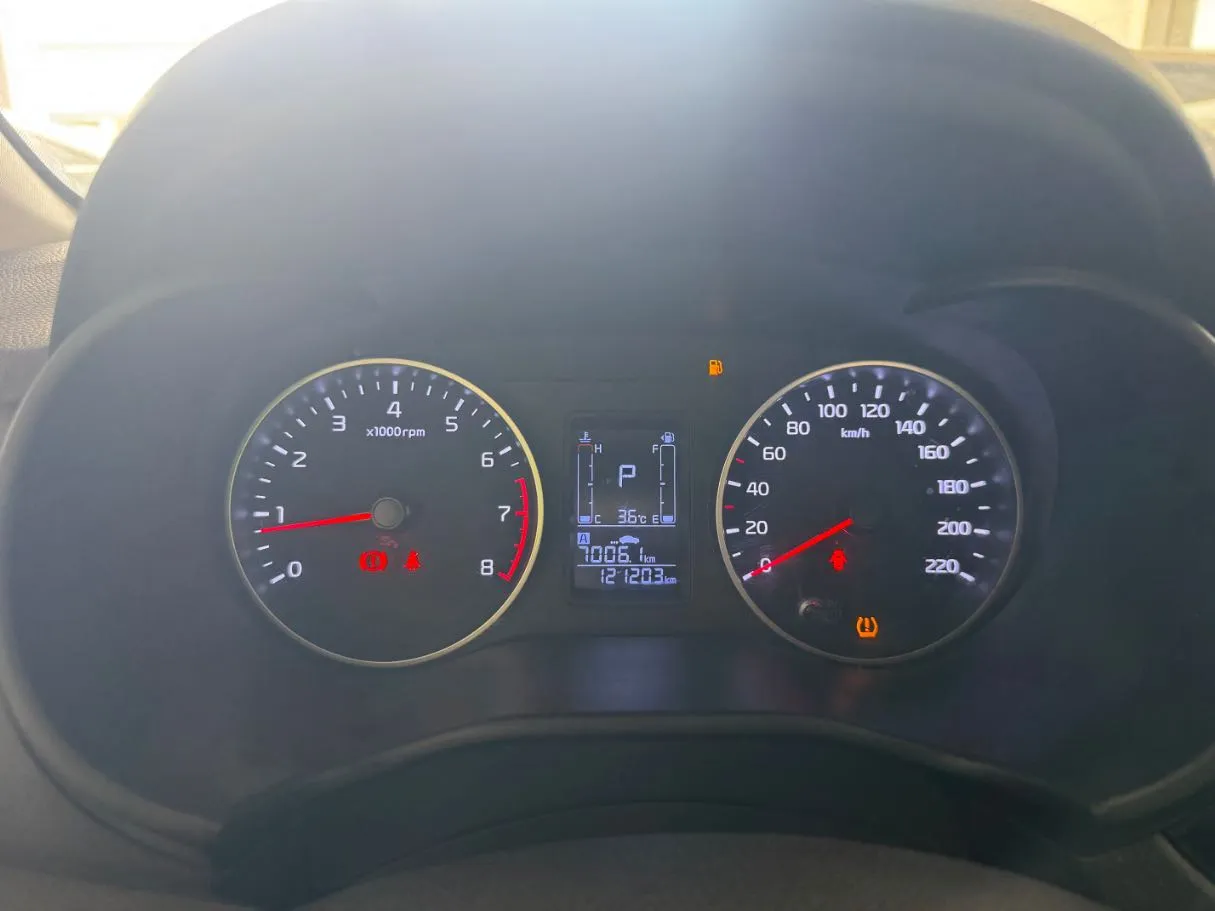 Car image 10