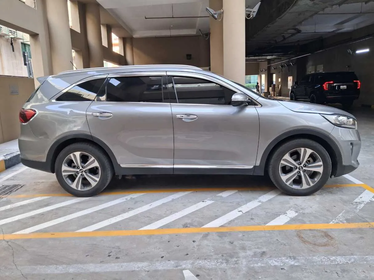 Car image 8