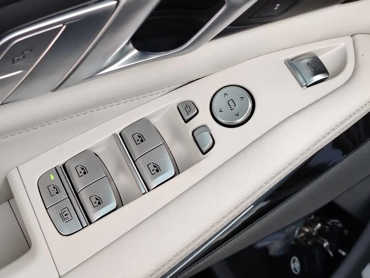 Car image 38