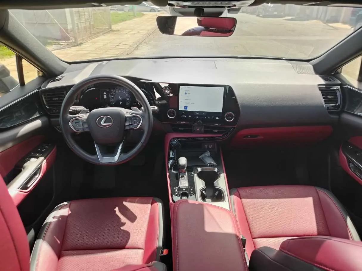 Car image 19