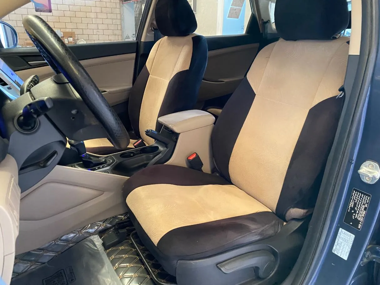 Car image 11