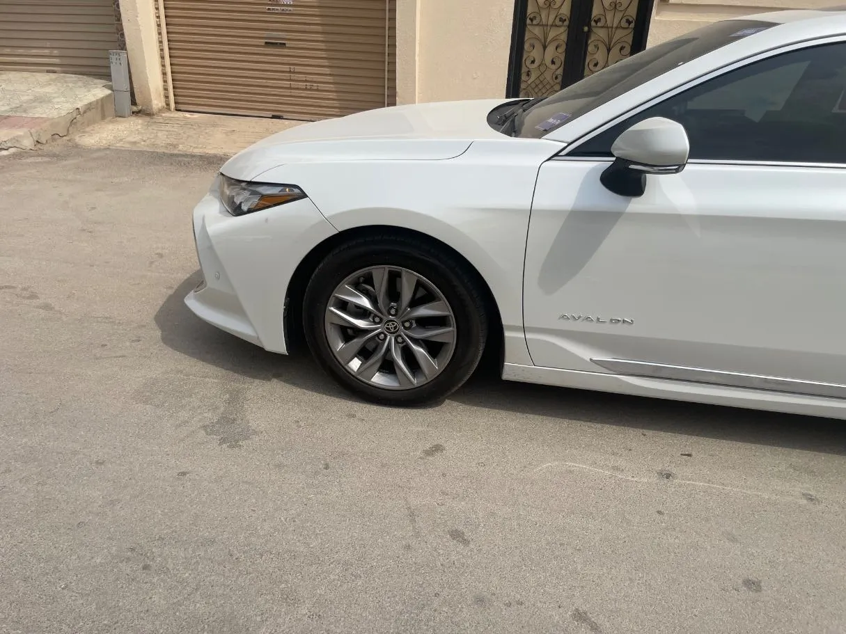 Car image 9