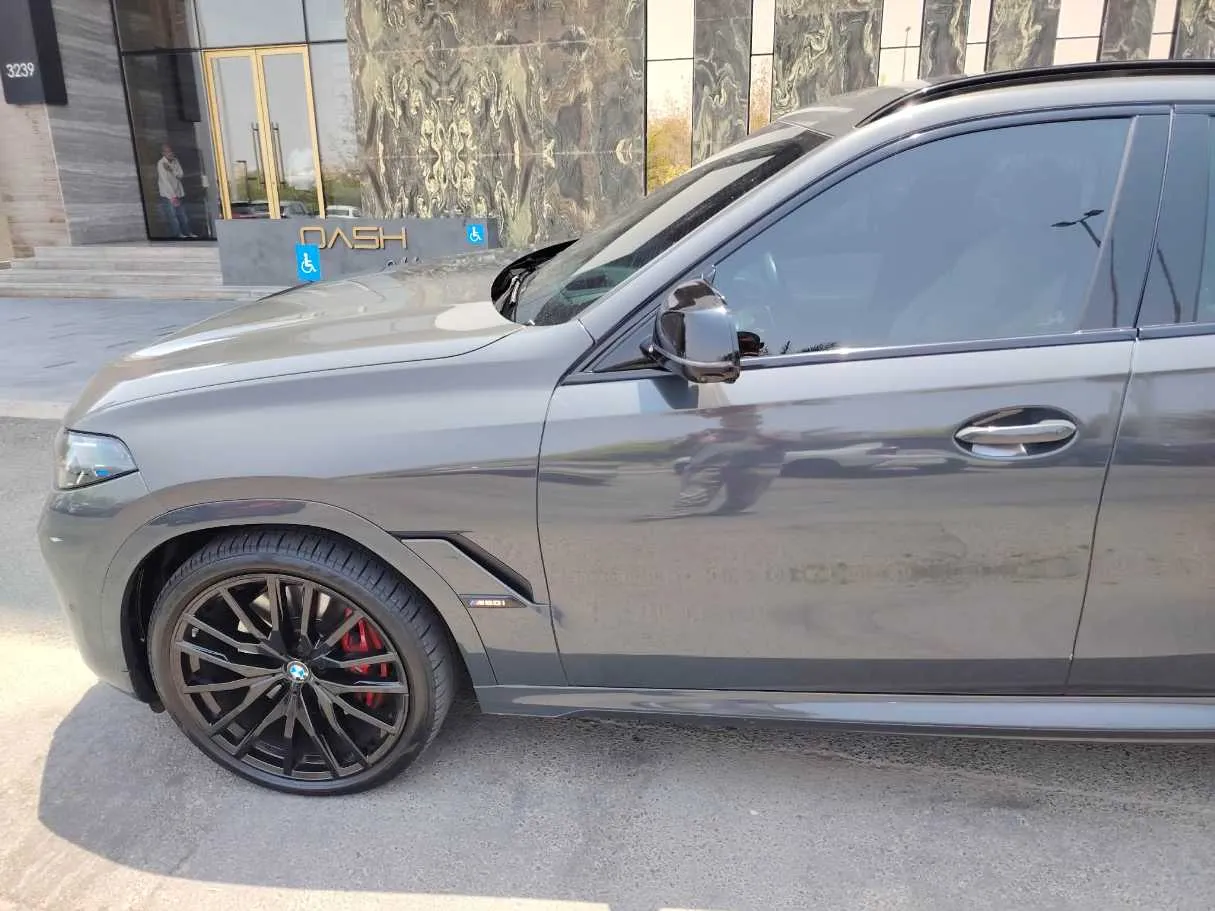 Car image 9
