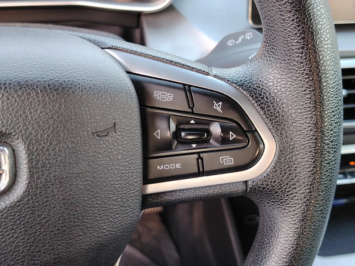 Car image 26