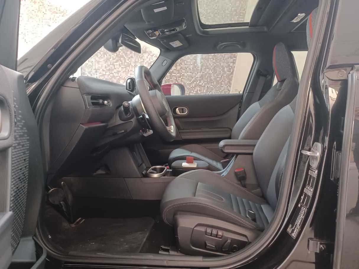 Car image 11