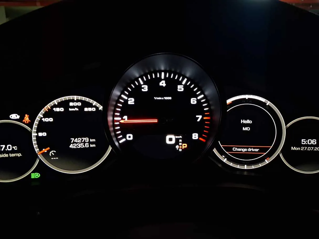Car image 19