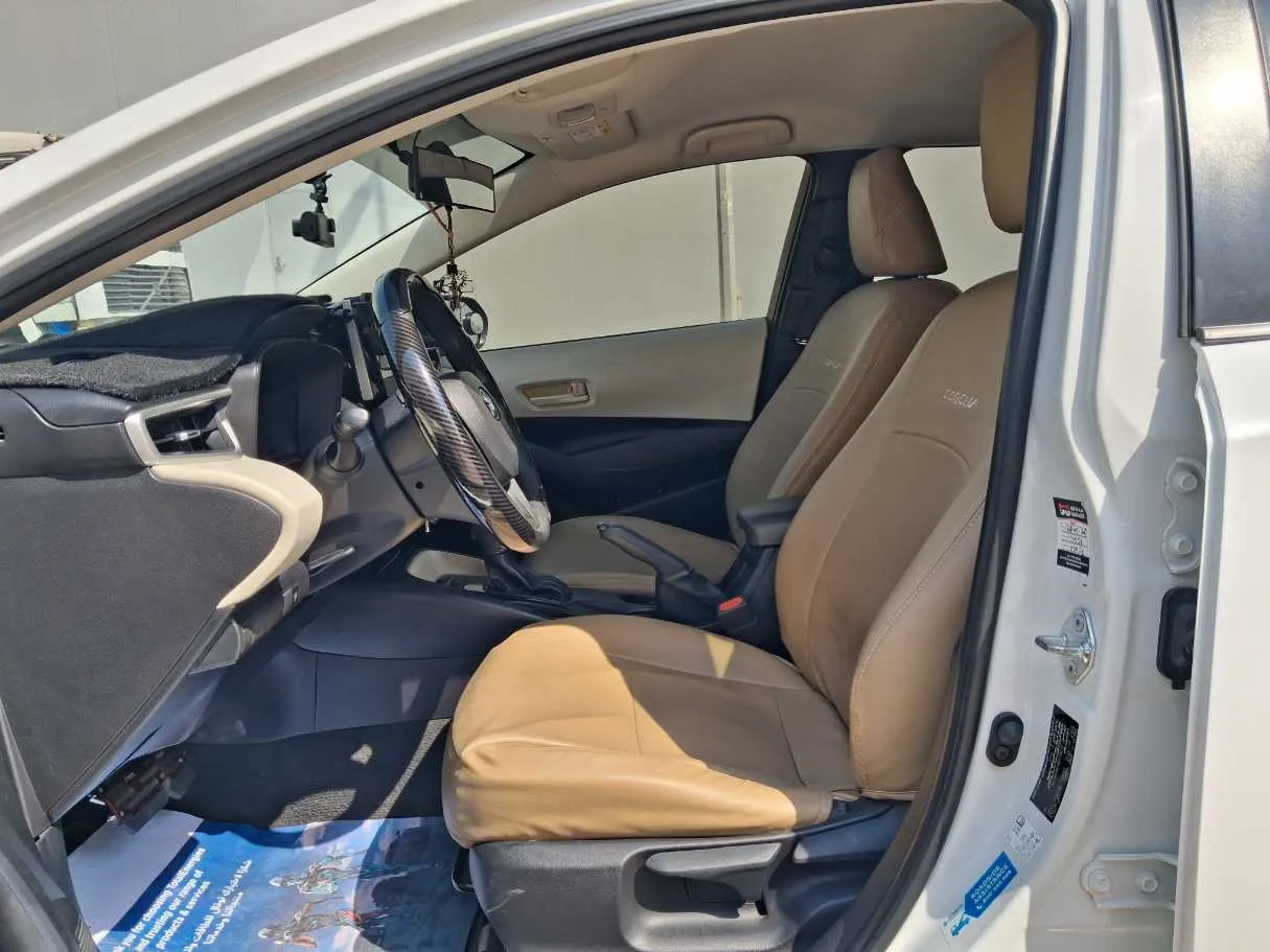 Car image 12