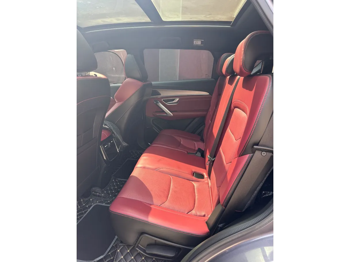 Car image 13