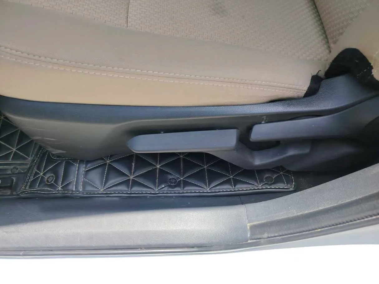 Car image 29
