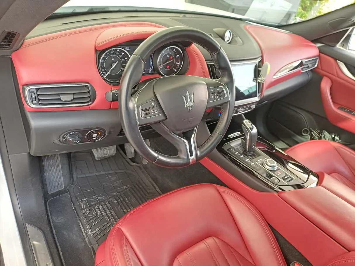 Car image 11