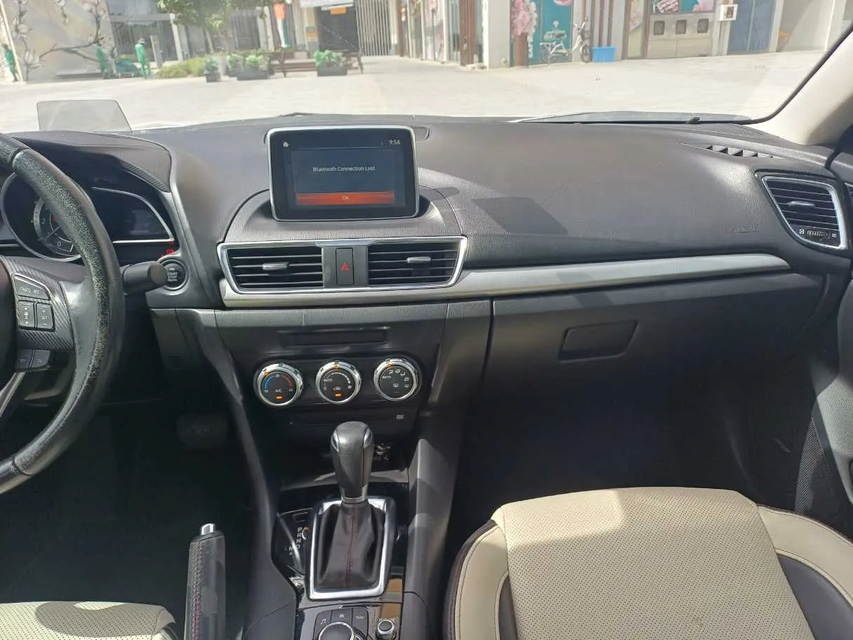 Car image 16